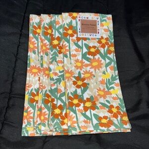 NWT 4pc Floral flower 100% cotton kitchen towels (26x 16in)